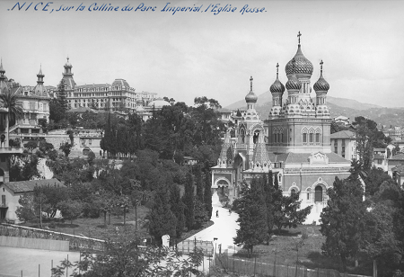 Vue de l’Eglise orthodoxe russe et de l’Hôtel Imperial